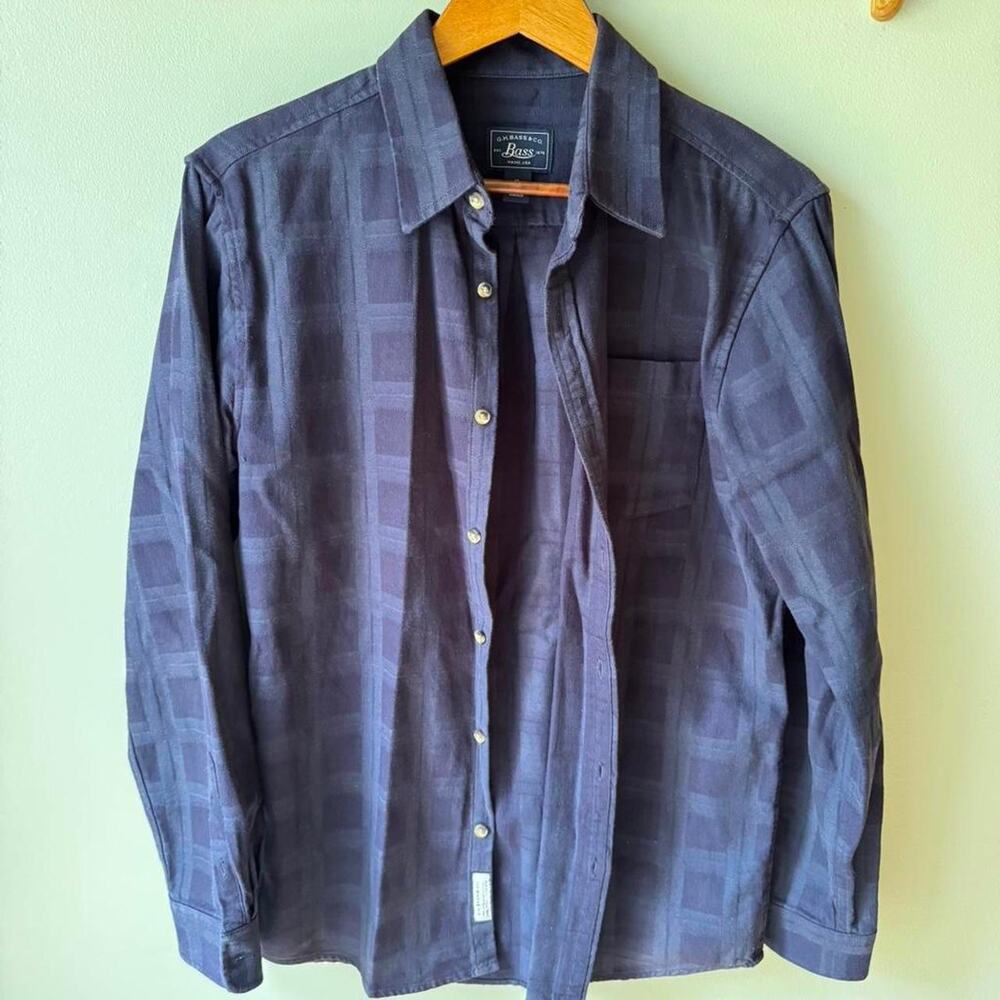 G.H. Bass & Co. navy blue plaid button-up shirt Size M